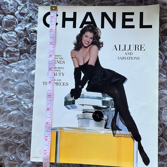 Vintage Chanel Magazine Number 1
167 pages of sophisticated fashion coverage - Picture 12 of 12